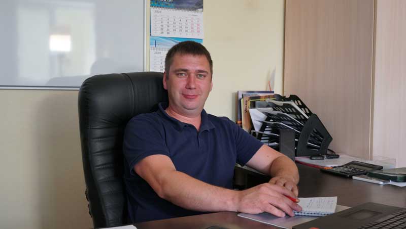 сотрудник в офисе 4